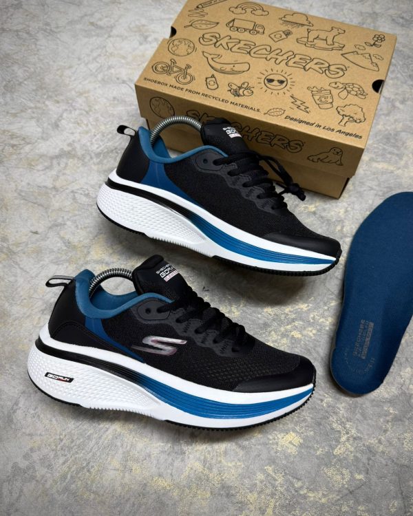 SKECHERS MAX CUSHIONING
