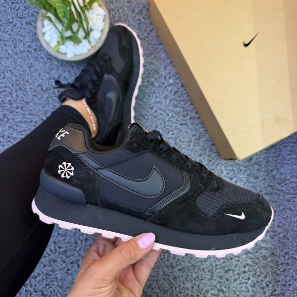NIKE INTERNACIONAL DAMA