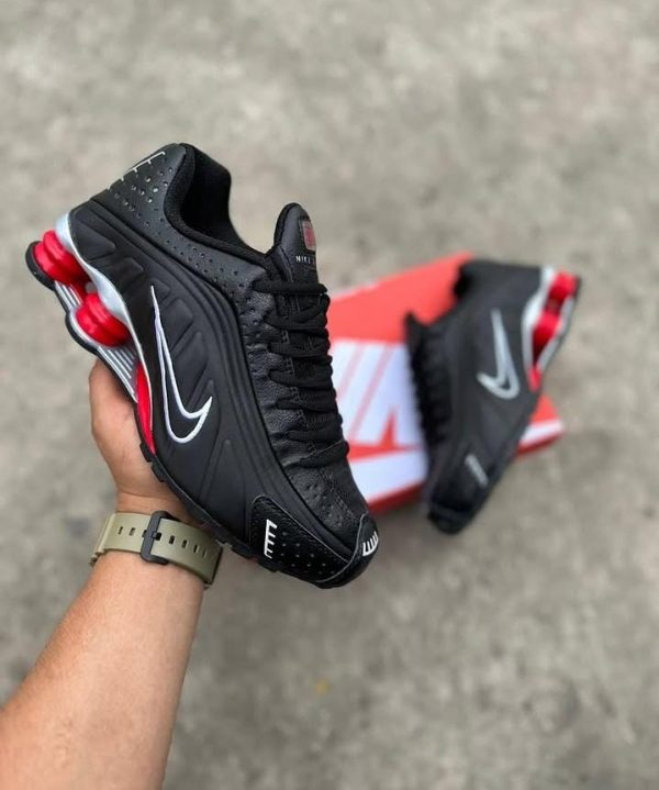 1aba90e4-2bd6-40a5-9f8f-b8c28351c16b.jpg NIKE SHOX