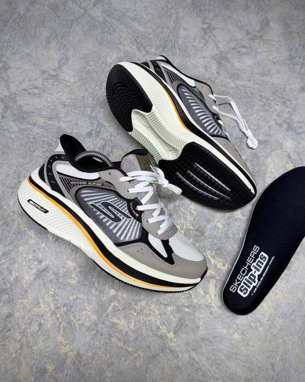 SKECHERS MAX CUSHIONING