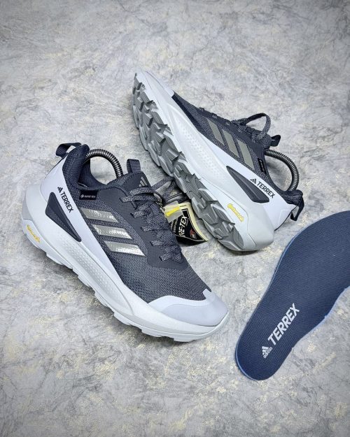 2e1a0071-73f3-4762-9764-605292b151bc.jpg ADIDAS TERREX