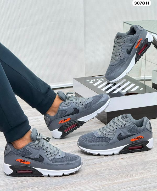 NIKE AIR MAX