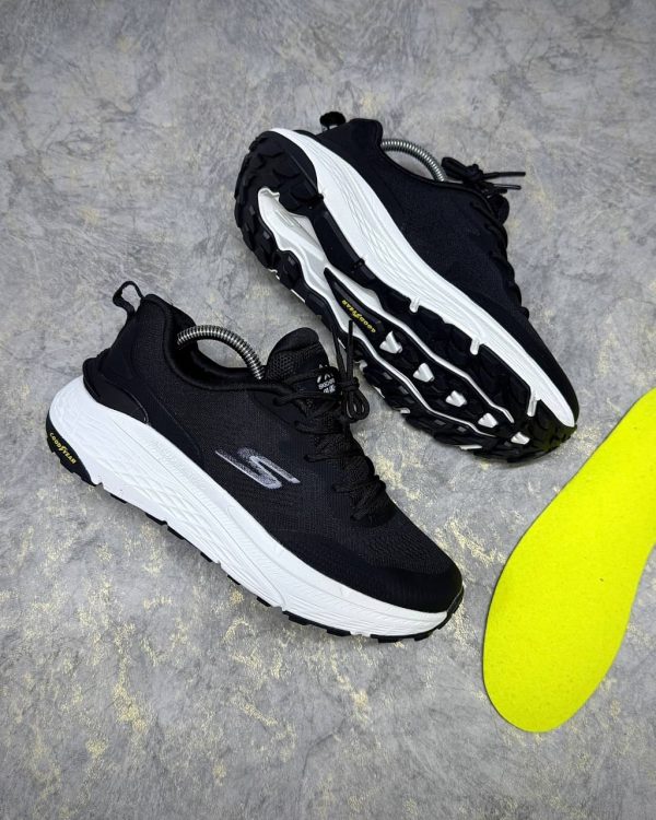 SKECHERS MAX CUSHIONING