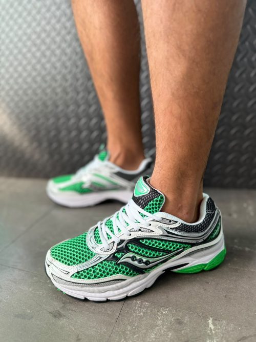 4d8131e0-999c-4c52-9bea-2dae657aa2f7.jpg SAUCONY