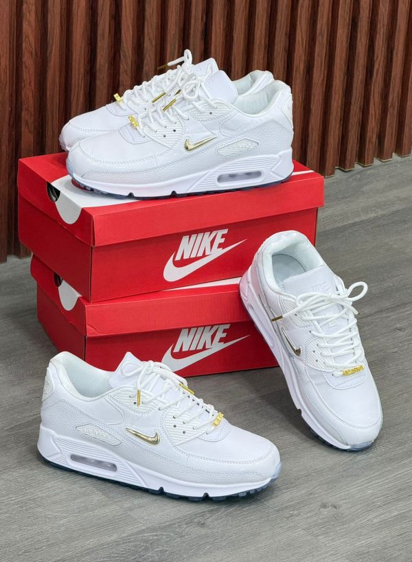 NIKE AIR MAX