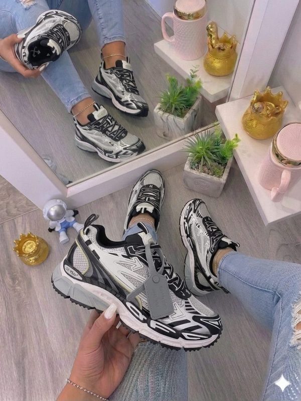 OFF WHITE