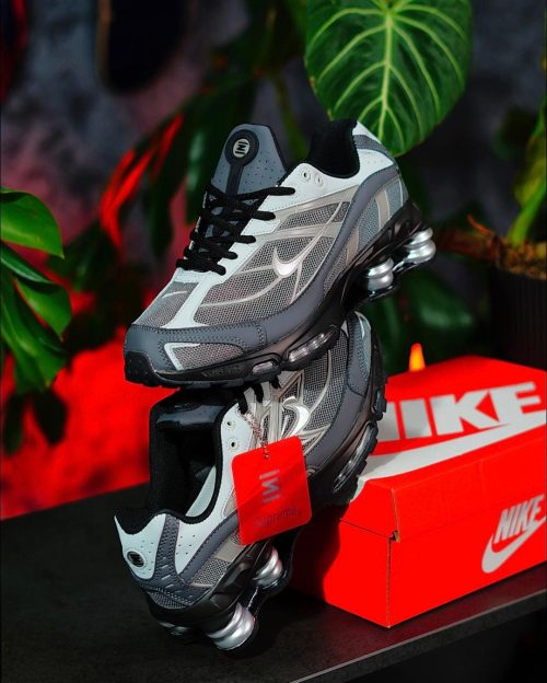 NIKE SHOX SUPREME