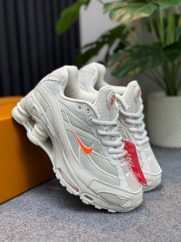 NIKE SHOX SUPREME