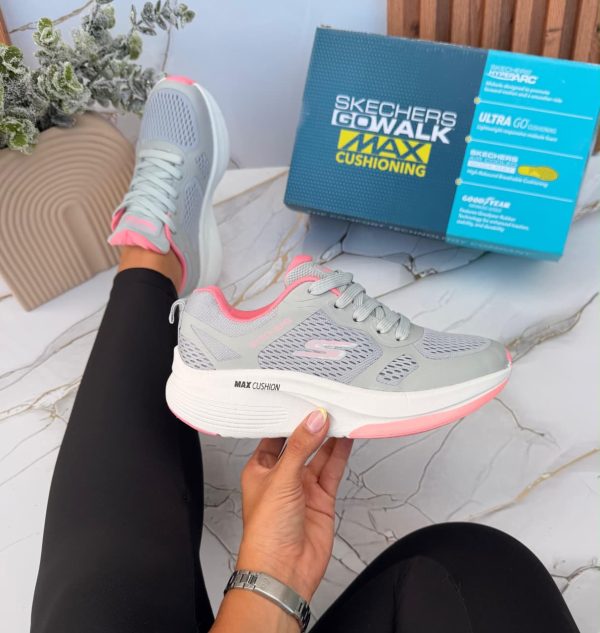 SKECHERS