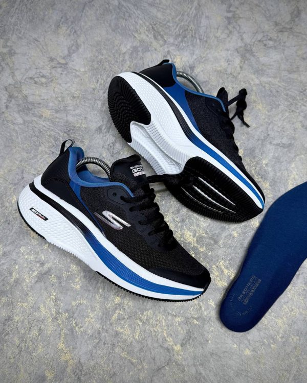 SKECHERS MAX CUSHIONING