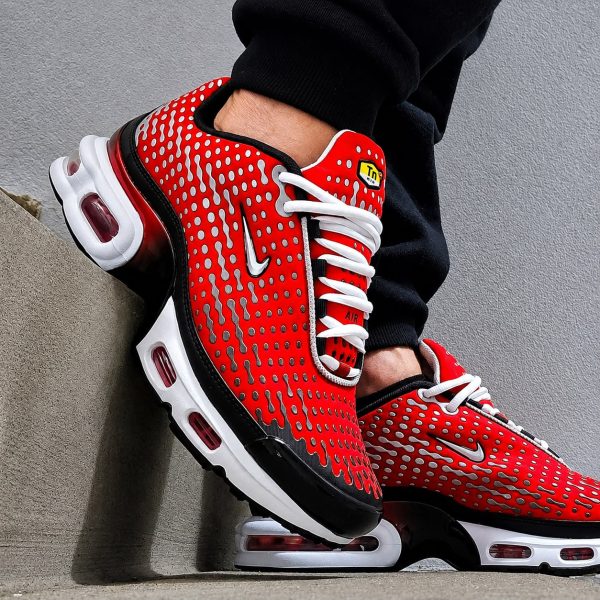 9f9cb3cb-0c59-4cc3-866a-a29b83f8b634.jpg NIKE AIR MAX PLUS