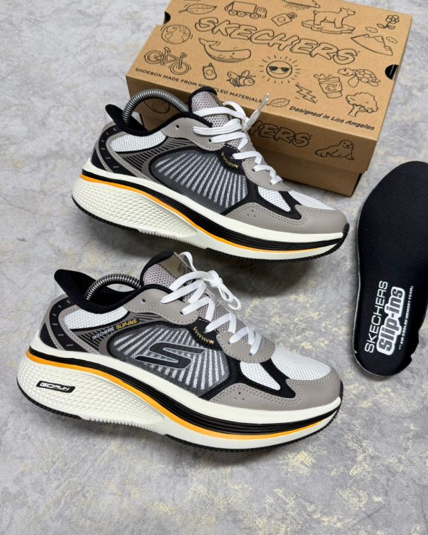 SKECHERS MAX CUSHIONING