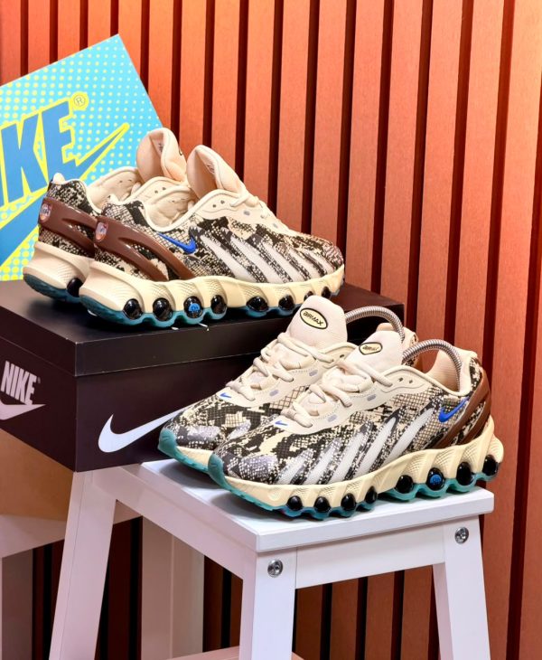 NIKE AIR MAX DN8