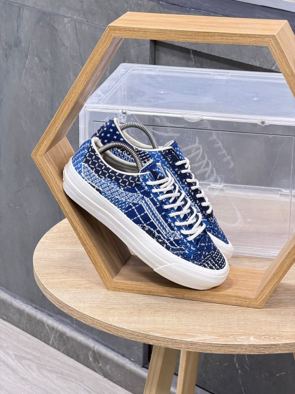 b2b4ee0c-97be-4828-a645-7082baff3979.jpg VANS