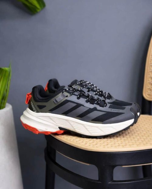 Adds TERREX FREEHIKER