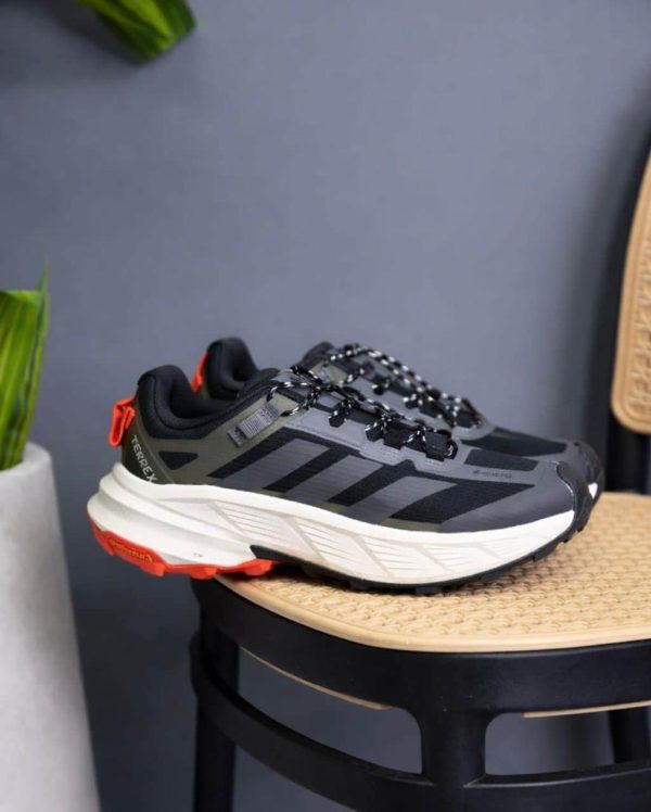 Adds TERREX FREEHIKER