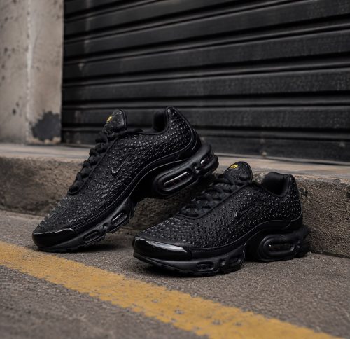 NIKE AIR MAX PLUS