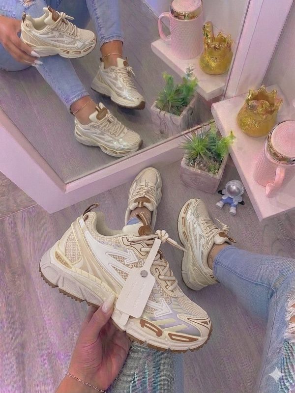 OFF WHITE
