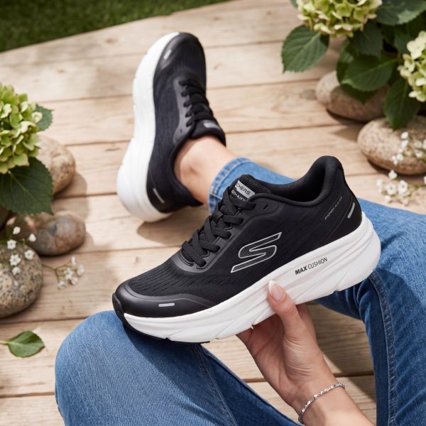 SKECHERS