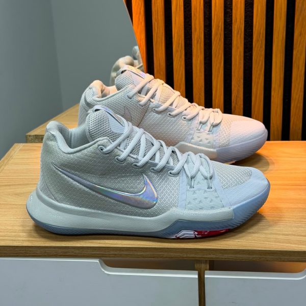 NIKE KYRIE IRVING