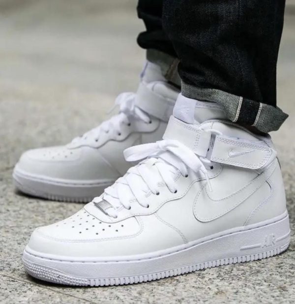 NIKE AIR FORCE 1 MID
