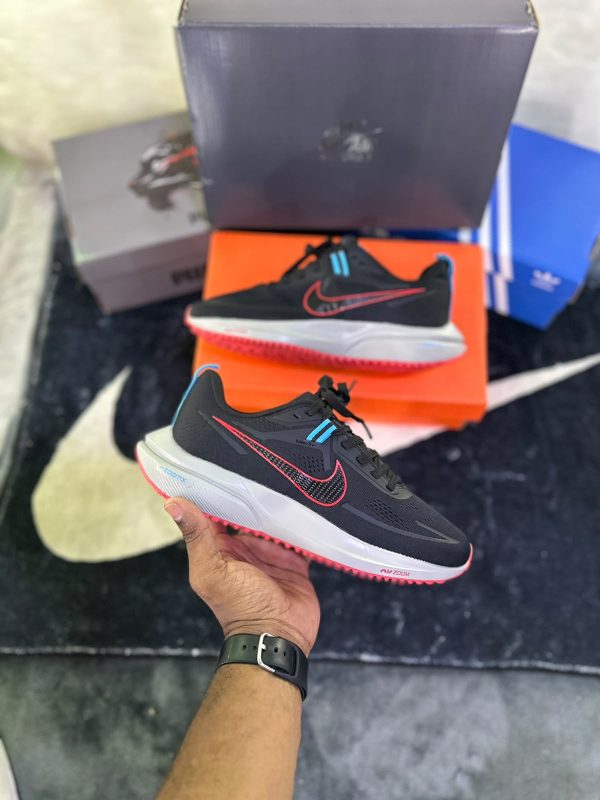 NIKE ZOOM