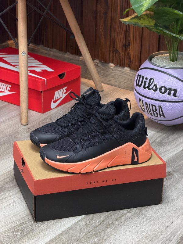 f4d77e03-8334-4d79-8a55-0e878322a7da.jpg NIKE METCON FREE
