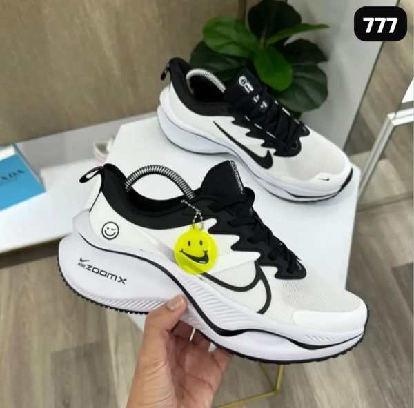 NIKE ZOOM