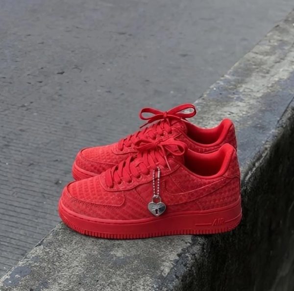 NIKE AIR FORCE 1