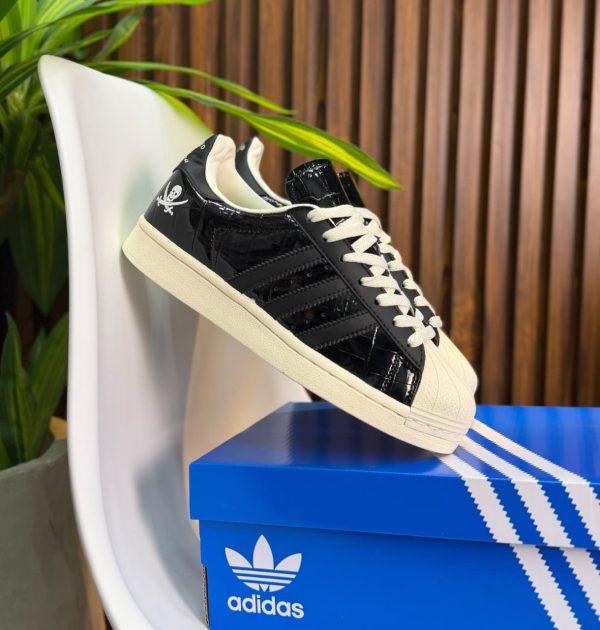 Adds SUPERSTAR