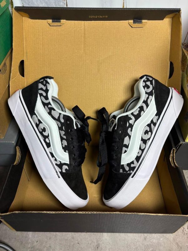 VAN’S