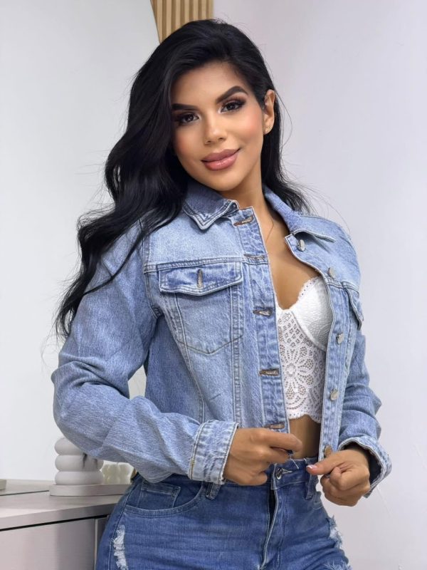 dc717fbf-5e32-43fb-8225-375592dfc1af.jpg CHAQUETA EN JEANS